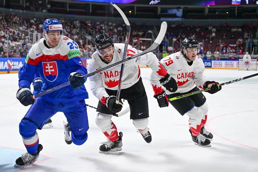 Michal Ivan, Milan Lucic a Sammy Blais v zápase Slovensko vs. Kanada na MS 2023 v Rige