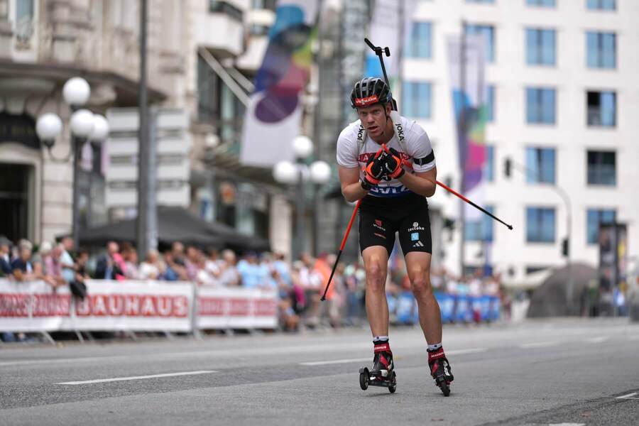 Roman Rees na trati pretekov City Biathlon 2023 vo Wiesbadene