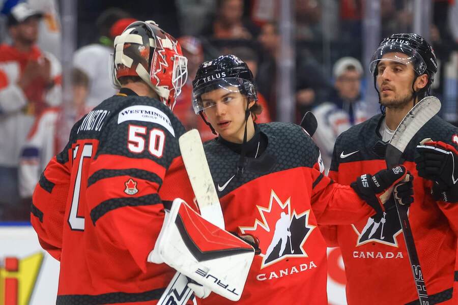 Brankár Jordan Binnigton, Connor Bedard, Brandon Tanev (reprezentácia Kanady na MS v hokeji 2024)