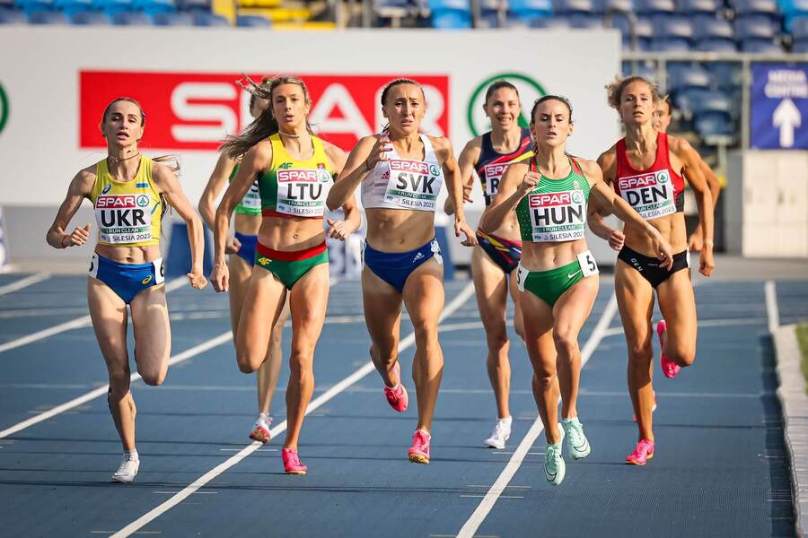 Gabriela Gajanová v behu na 800 m žien počas III. Európskych hier v poľskom Krakove 20. júna 2023