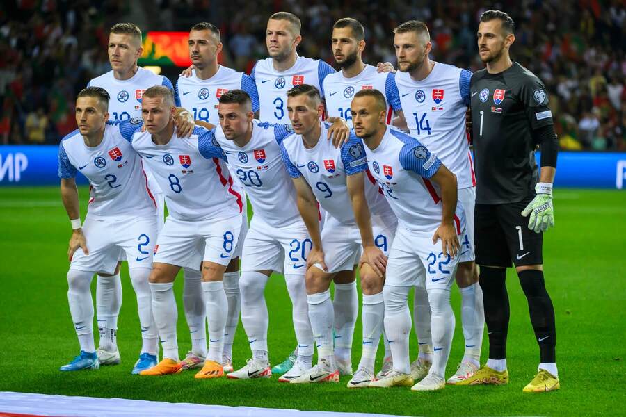 Slovenský futbalový tím pred zápasom s Portugalskom.