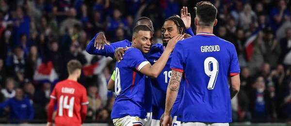 Radosť hráčov Francúzska po góle do siete Luxemburska