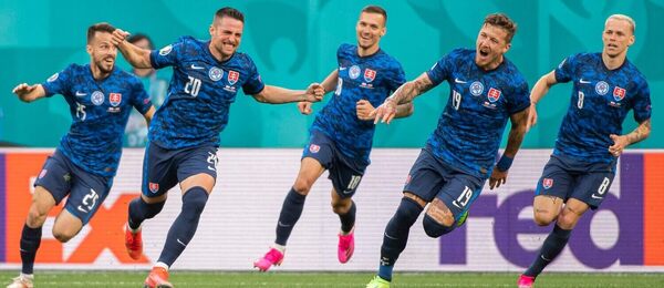 Slováci oslavujú gól na ME 2020 proti Poľsku.