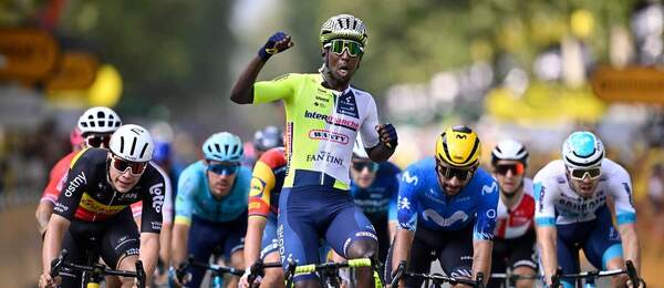 Girmay Biniam z Eritrei vo víťaznom špurte na Tour de France 2024