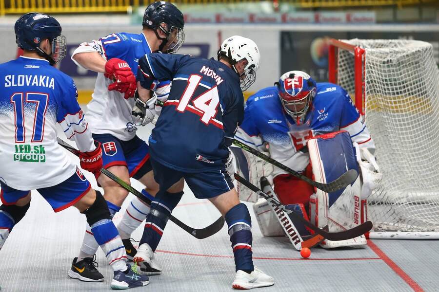 Slovensko vs. USA na MS v hokejbale juniorov 2024.