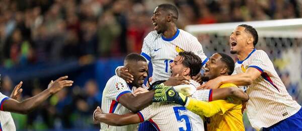 Francúzi oslavujú postup proti Portugalsku.