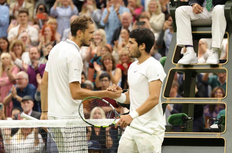 Carlos Alcaraz vs. Daniil Medvedev, semifinále Wimbledonu 2023