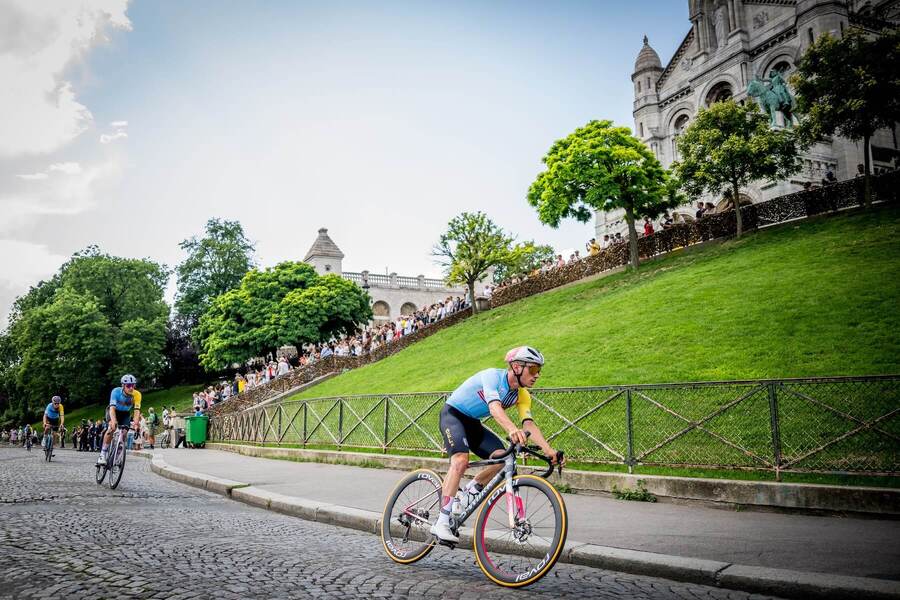 Remco Evenepoel na stúpaní Butte Montmartre počas LOH 2024