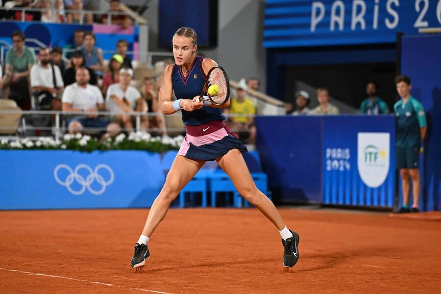 Slovenka Anna Karolína Schmiedlová počas semifinálového súboja s Donnou Vekic na LOH 2024