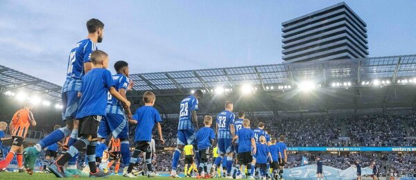 Nástup futbalistov Slovana Bratislava na Tehelnom poli.