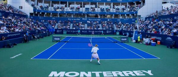 Finálový zápas medzi Donnou Vekić a Caroline Garcia v roku 2023.