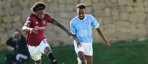 Angelo Preciado a Taha Ali, momentka z prípravného zápasy Sparta Praha vs. Malmö FF (1. 2. 2024 v Marbelle)