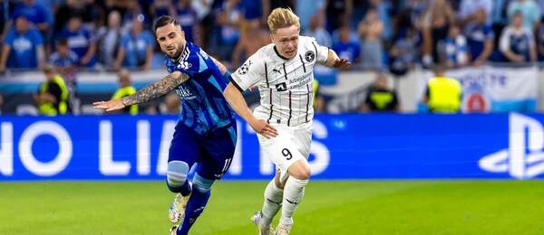 Vľavo Tigran Barseghyan (Slovan Bratislava) v zápase Champions League