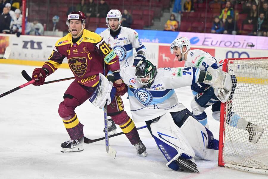 Momentka z extraligového zápasu Dukla Trenčín vs. HK Nitra