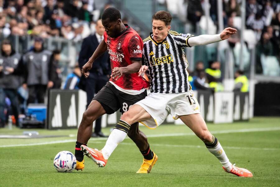 Yunus Musah (AC Miláno) vs. Kenan Yildiz (Juventus) v 34. kole Serie A 23/24.