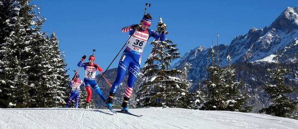 Deedra IRwin, za ňou Paulína Bátovská Fialková a Michela Carrara (Hochfilzen 2024)