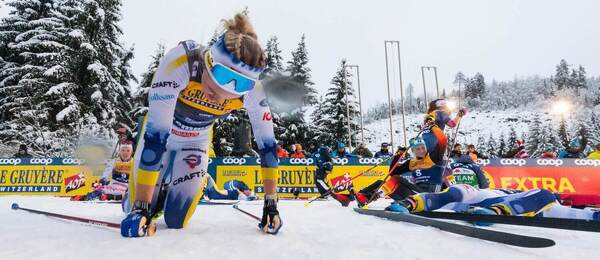 Vyčerpané pretekárky po ťažkom stúpaní v cieli poslednej etapy Tour de Ski