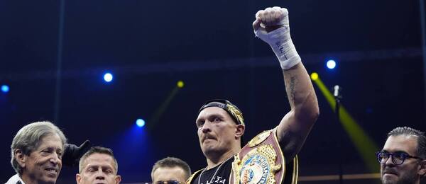 Usyk zostáva neporazeným šampiónom.