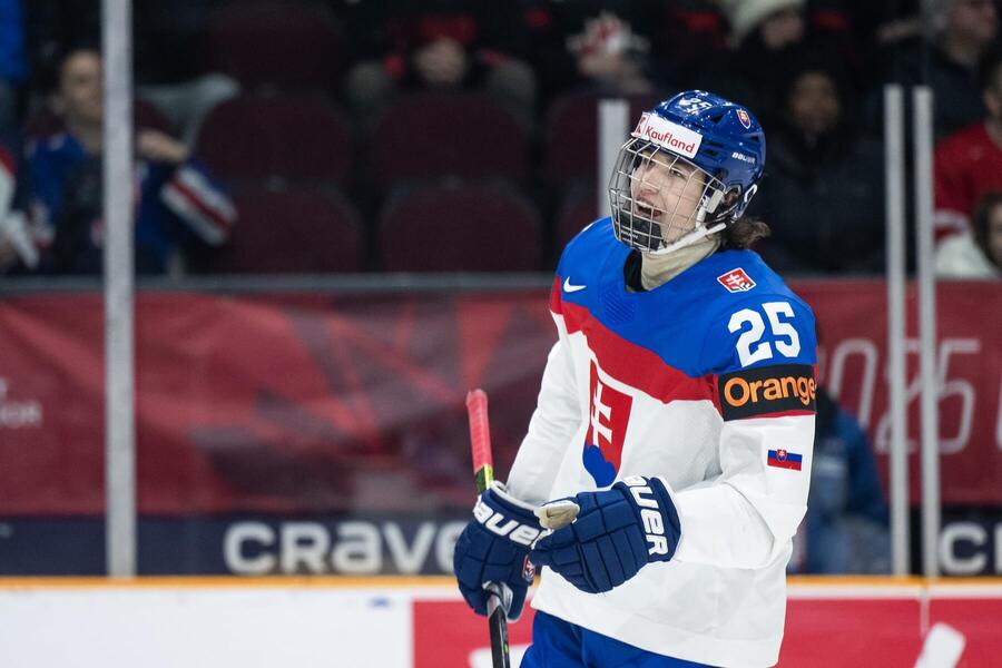 Ján Chovan, autor víťazného gólu v zápase Švajčiarsko vs. Slovensko (1:2) v základnej skupine B na MS U20 v hokeji 2025 v Ottawe.