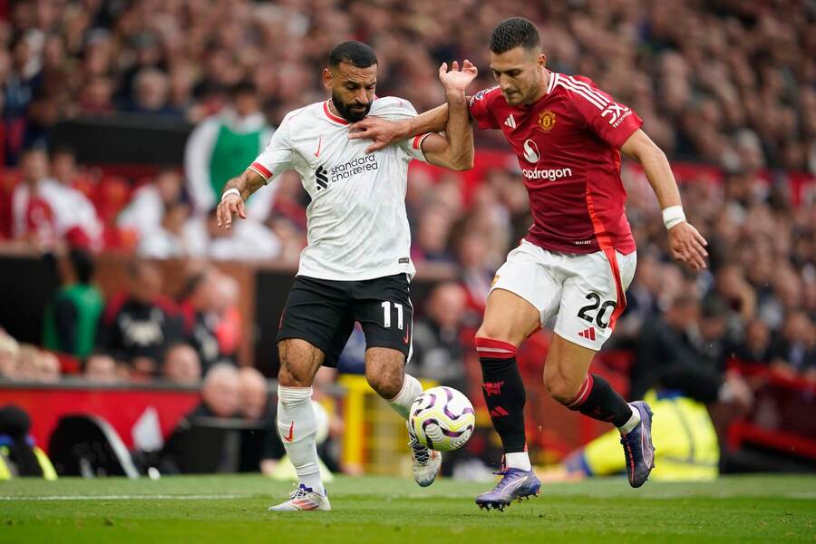 Mohamed Salah proti Diogovi Dalotovi. Porazí Liverpool Man United?