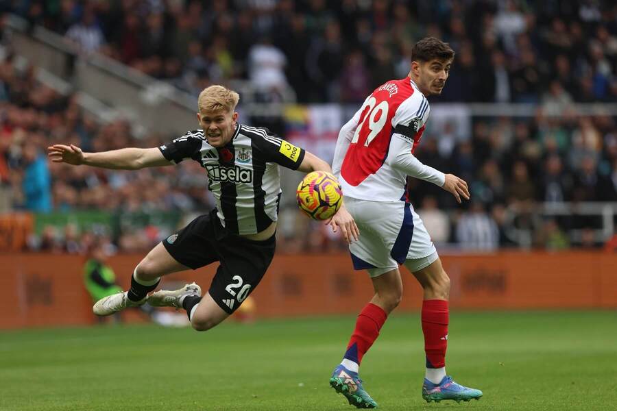 Lewis Hall vs. Kai Havertz v zápase Premier League Newcastle vs. Arsenal