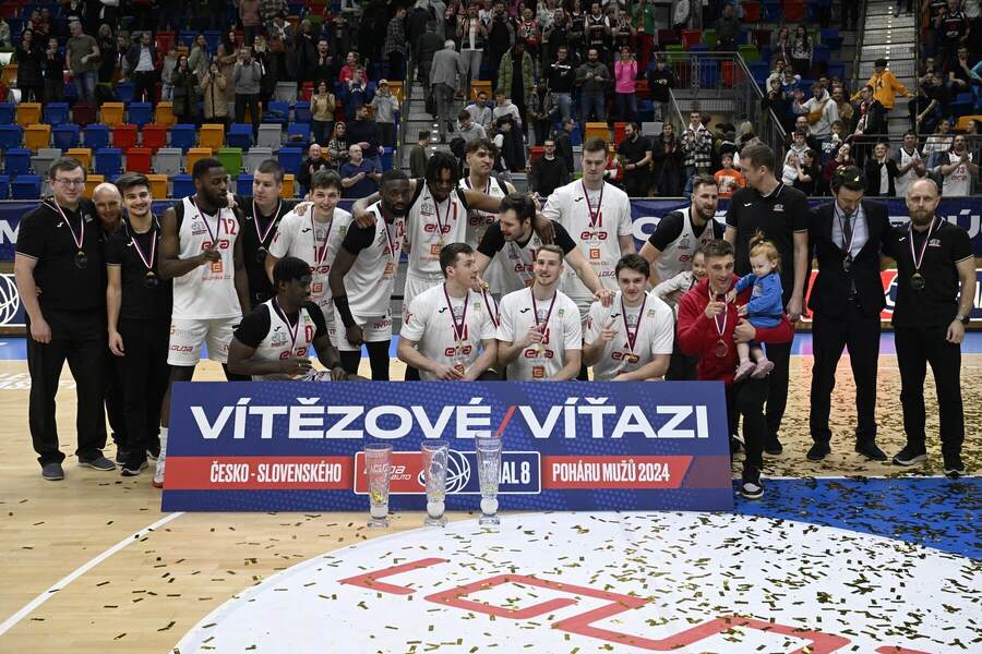 Vlani sa z prvenstva tešili basketbalisti Nymburku.