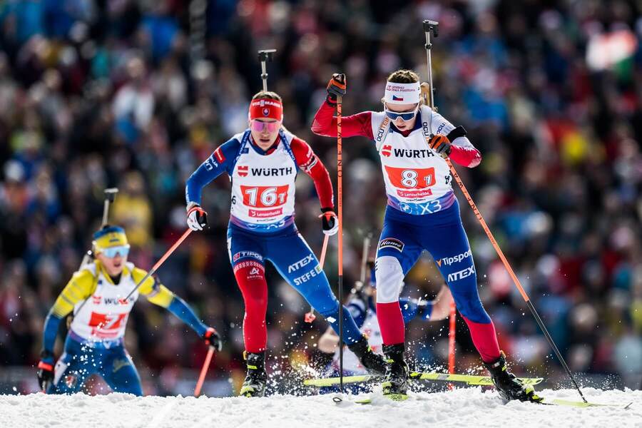 Štafetová momentka – V popredí Jessica Jislová, hneď za ňou Paulína Bátovská Fialková