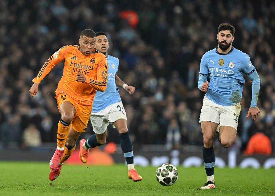 Kylian Mbappé v 1. zápase play-off Ligy majstrov proti Man City.