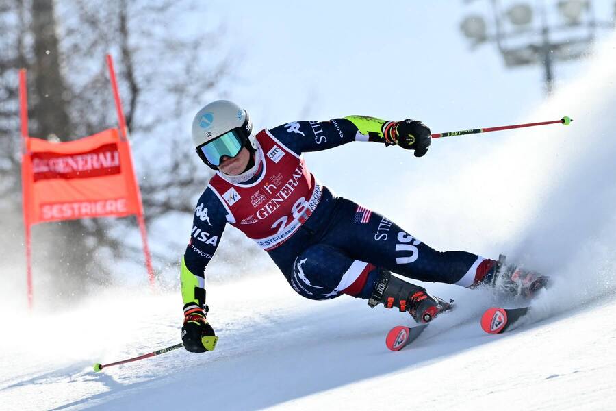 Američanka Katie Hensien reže oblúky v obrovskom slalome v Sestriere