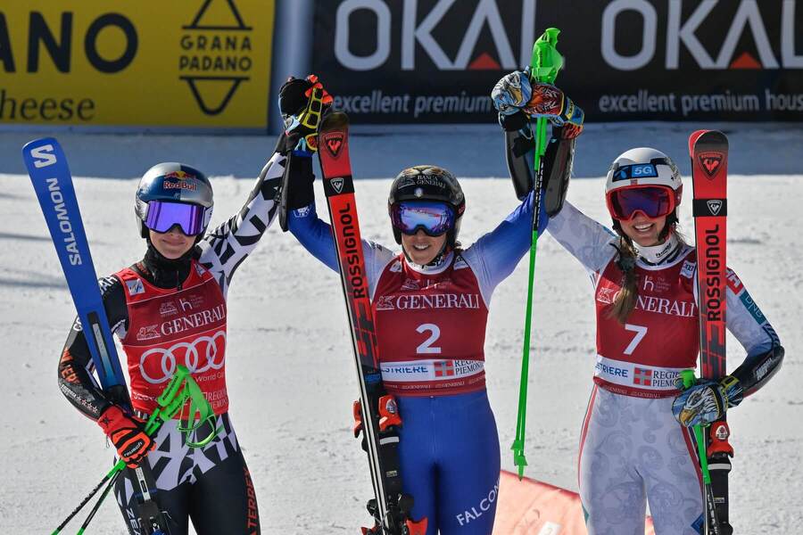 Alice Robinson, Federica Brignone, Thea Louise Stjernesund, obrovský slalom Sestriere 2025